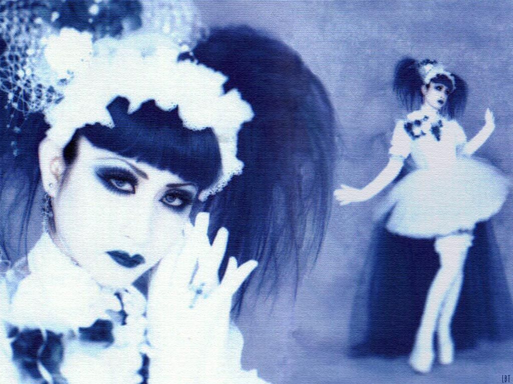 this Japanese singer from Malice Mizser it's an absolute stunner. Her victorian goth style it's like taking Camden bridge in Lo. Visual kei, Mana, Goth aesthetic