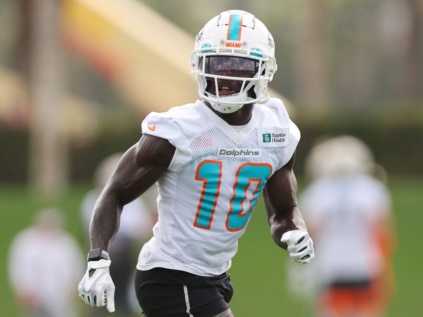 Tyreek Hill says Miami Dolphins have the fastest WR duo of “All Time”; pleads with Madden to give him a 100 speed rating