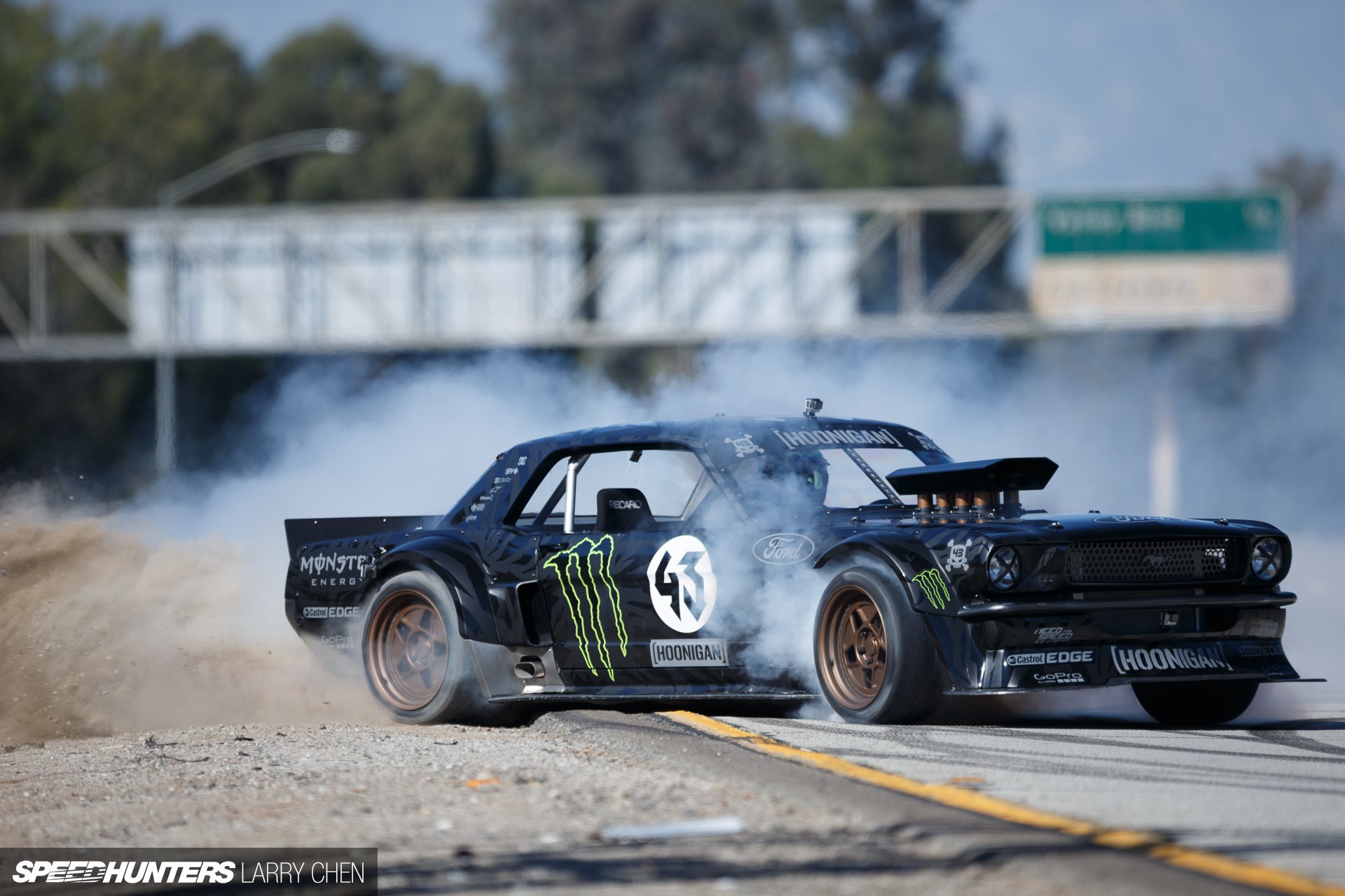 Ford Mustang Hoonicorn ред Булл дрифт