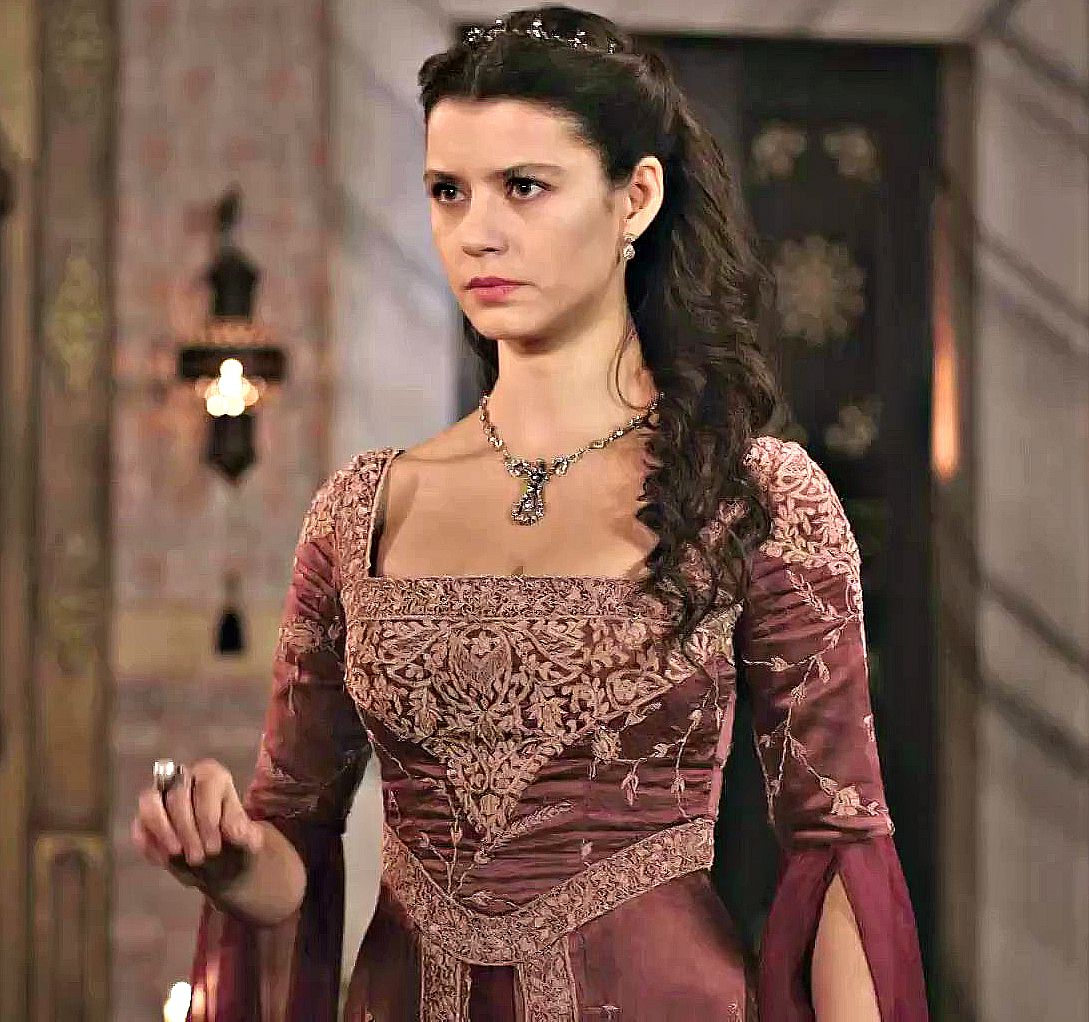 Kösem Sultan Century: Kösem - “The Rising Sun (Günes Doguyor)” Season 1, Episode 11. Victorian elbiseler, Kıyafet, Balo elbisesi