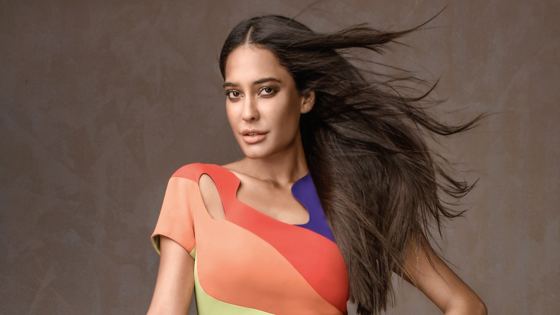 Lisa Haydon's Hair Colour is Now Platinum Blonde
