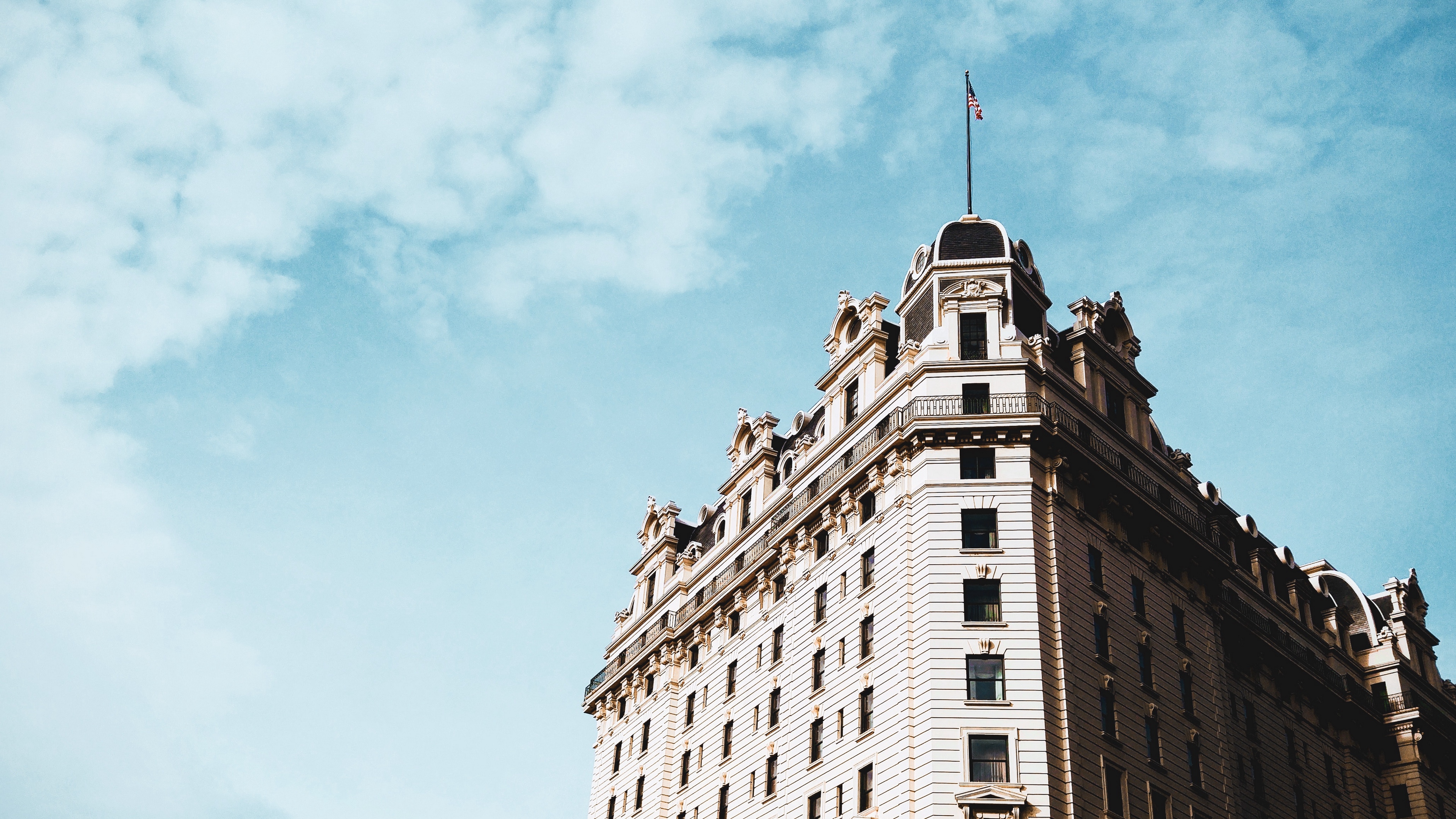 Wallpaper 4k building, facade, architecture, sky 4k Wallpaper