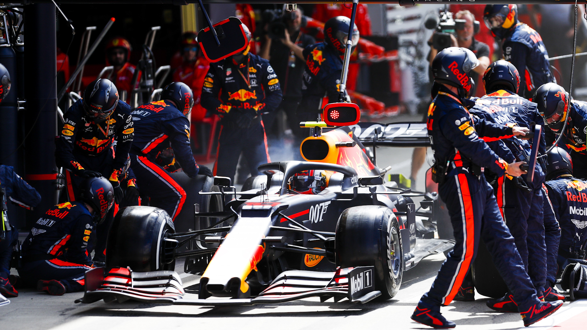 WATCH: Red Bull break pit stop world record at Silverstone. Formula 1®