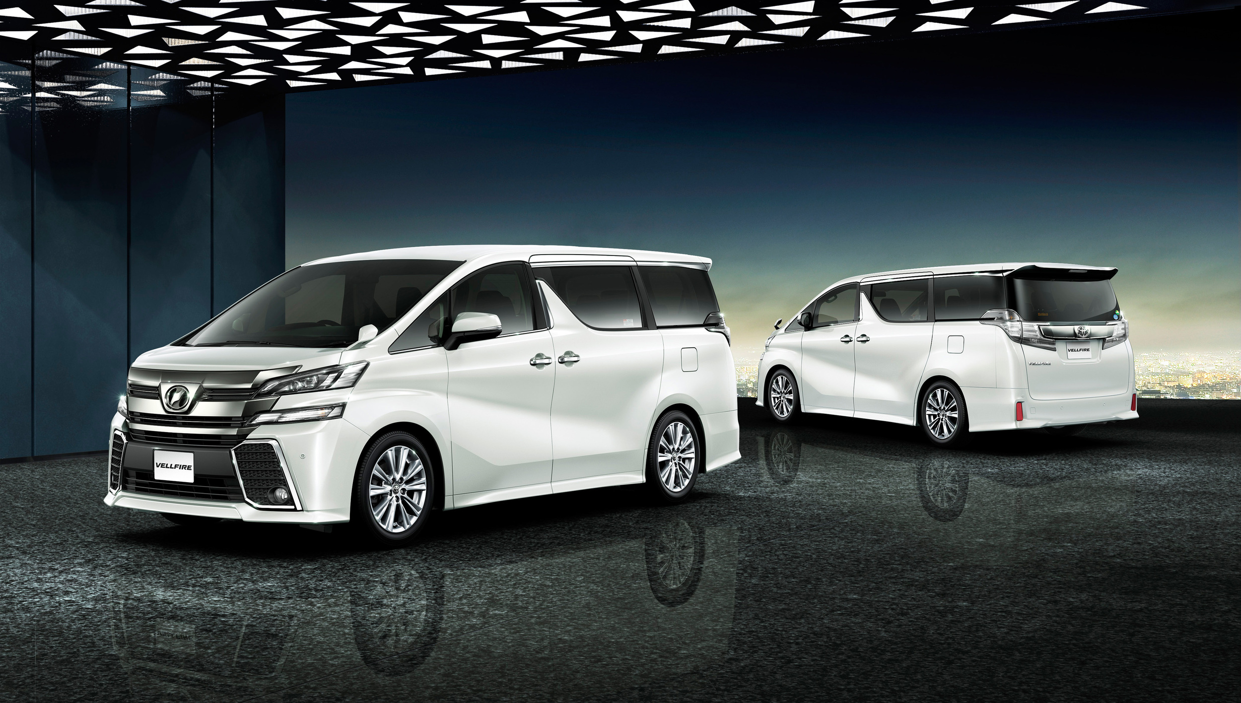 Toyota Vellfire Photo Gallery