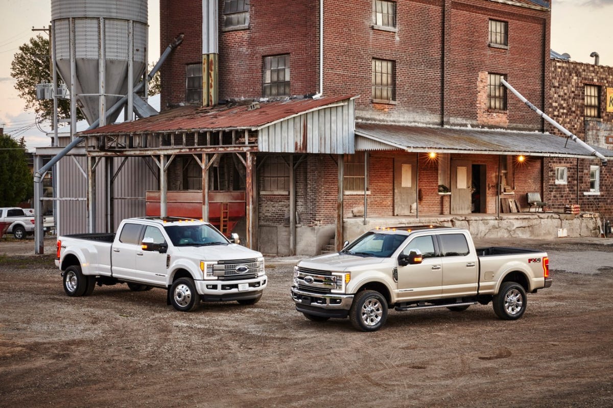Ford F 350 Super Duty King Ranch Reports For Work (picture)