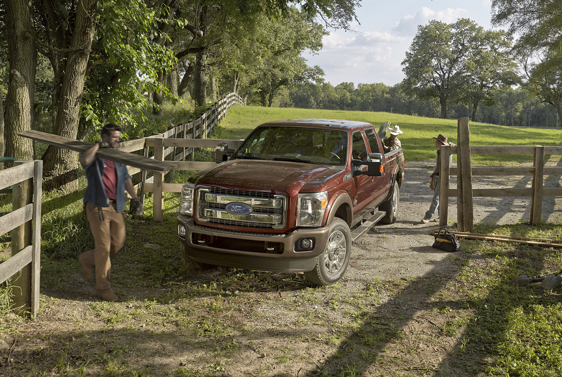 Ford Super Duty F 450 Boasts 31,200 Pounds Towing Capacity