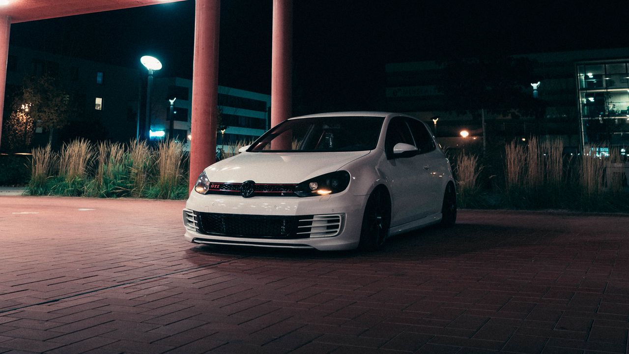 Wallpaper volkswagen golf gti, volkswagen, car, white, parking hd, picture, image