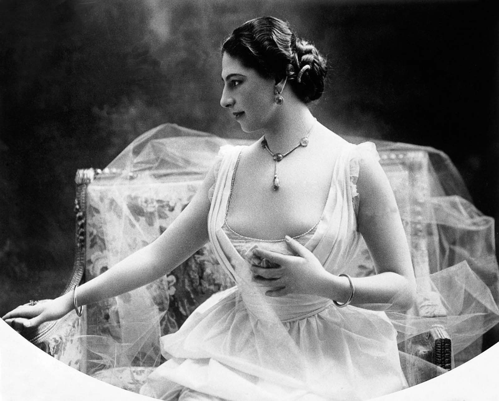 Mata Hari, Rare Photographs Of The Notorious WWI Spy, 1905 1917 Historical Photo
