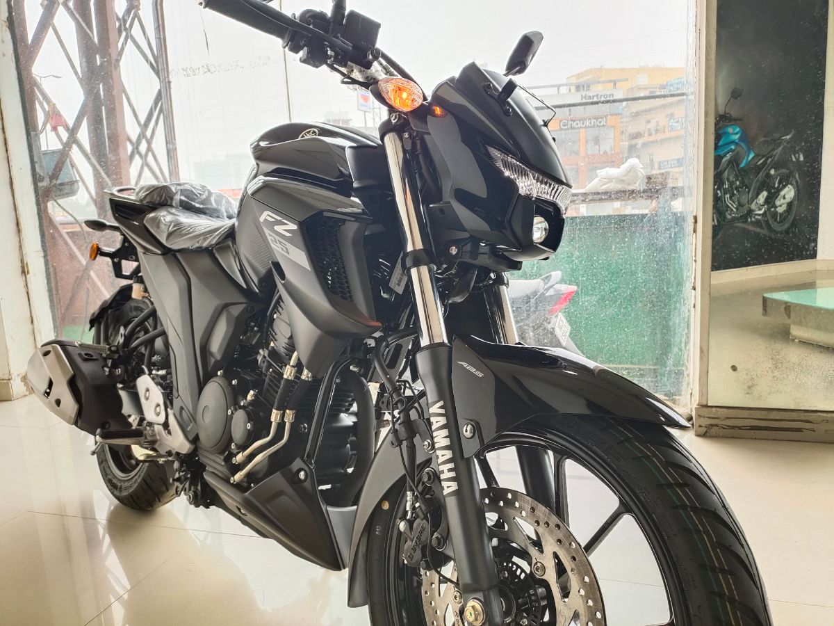 High Resolution Photo Of Yamaha FZ25 Streetfighter