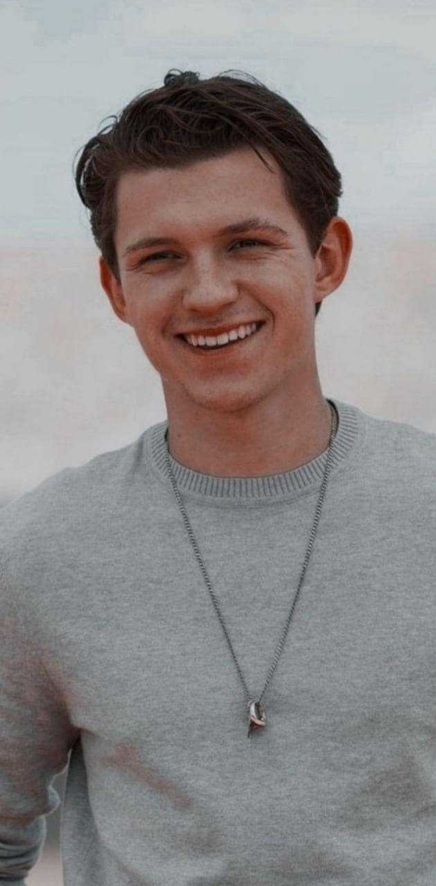 Tom Holland Wallpaper
