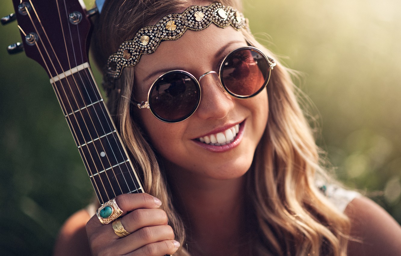 Wallpaper girl, decoration, smile, guitar, ring, hippie, glasses, brown hair image for desktop, section девушки