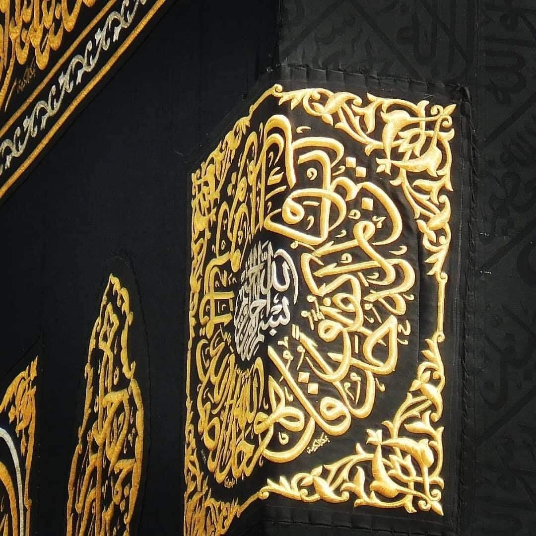 A stunning close up of the kiswah cloth calligraphy #Kabah #mecca. Islamic heritage, Shadow image, Khana kaba