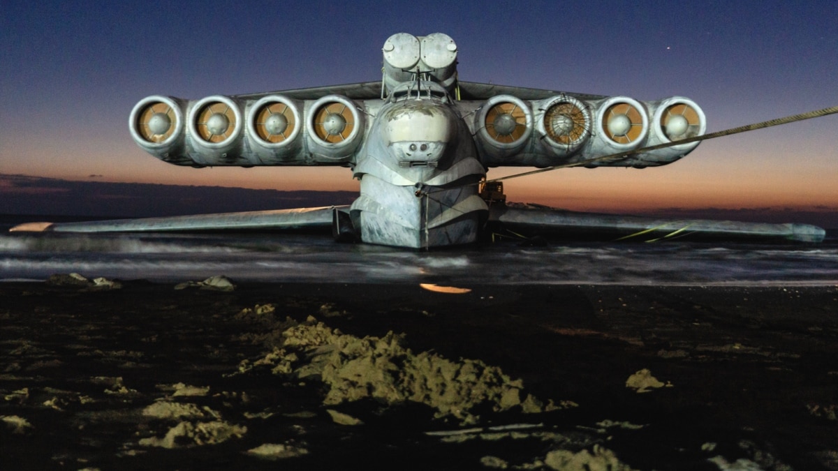 Belly Of The Beast: Illicit Photo From Inside The Soviet Ekranoplan