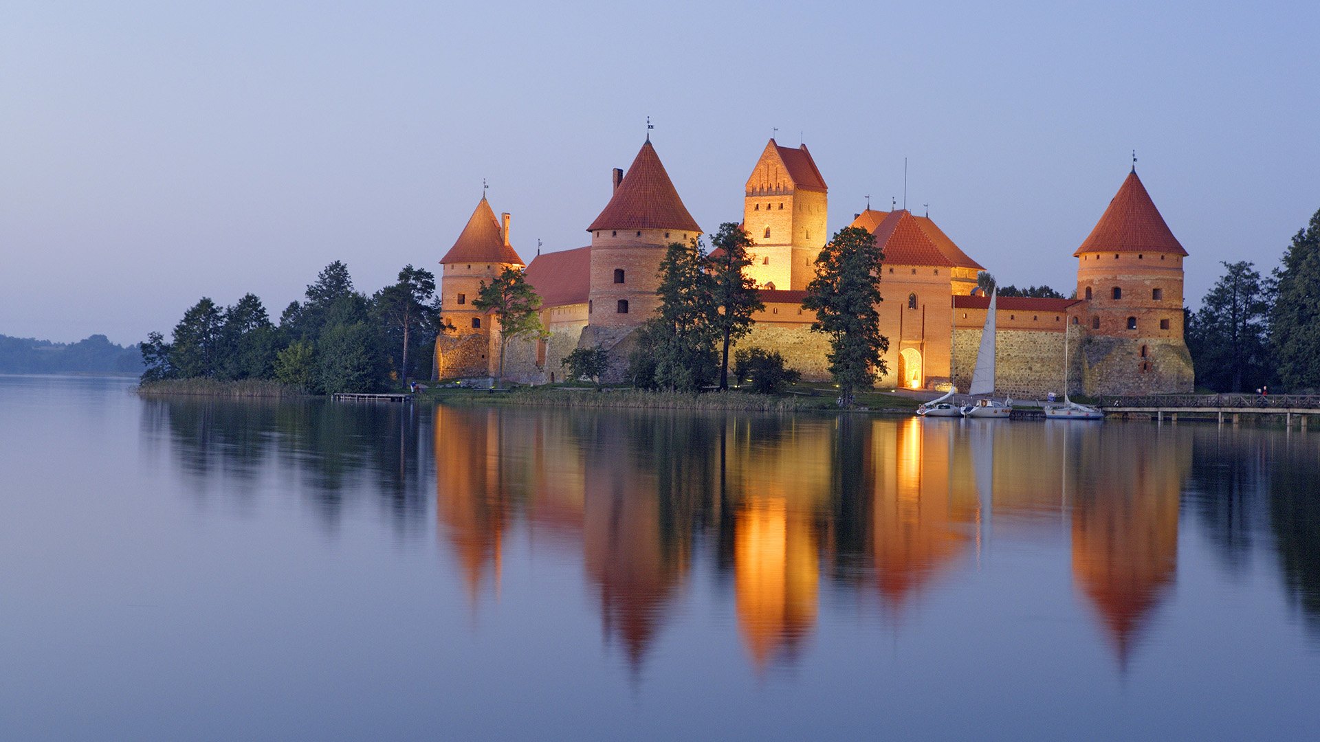 Trakai Island Castle HD Wallpaper and Background