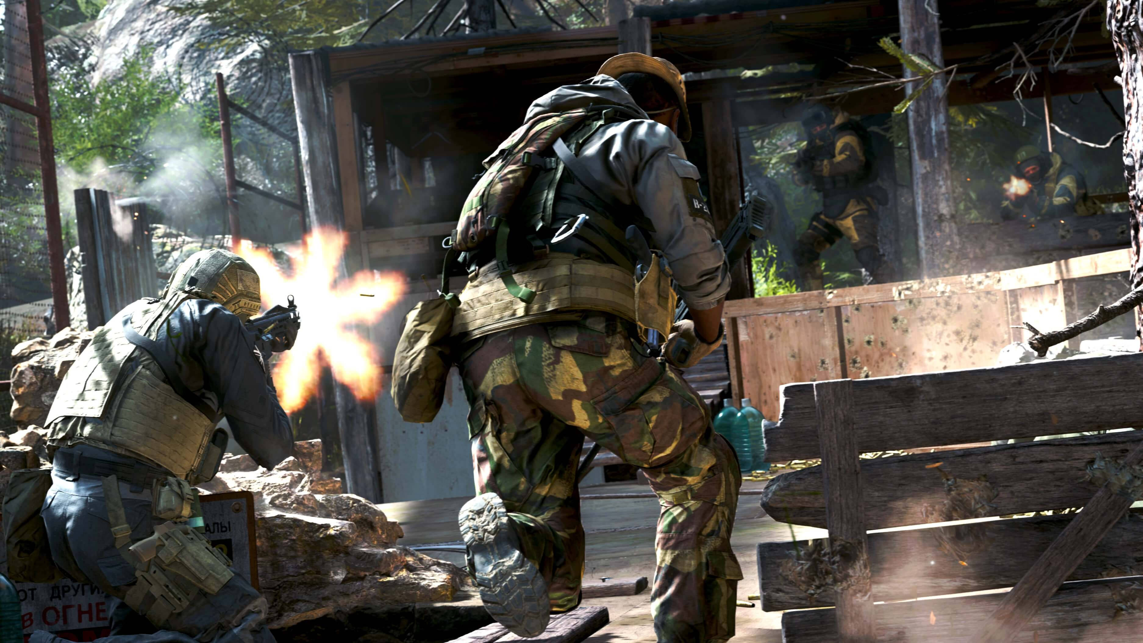 Download Modern Warfare Soldiers In Battle Wallpaper