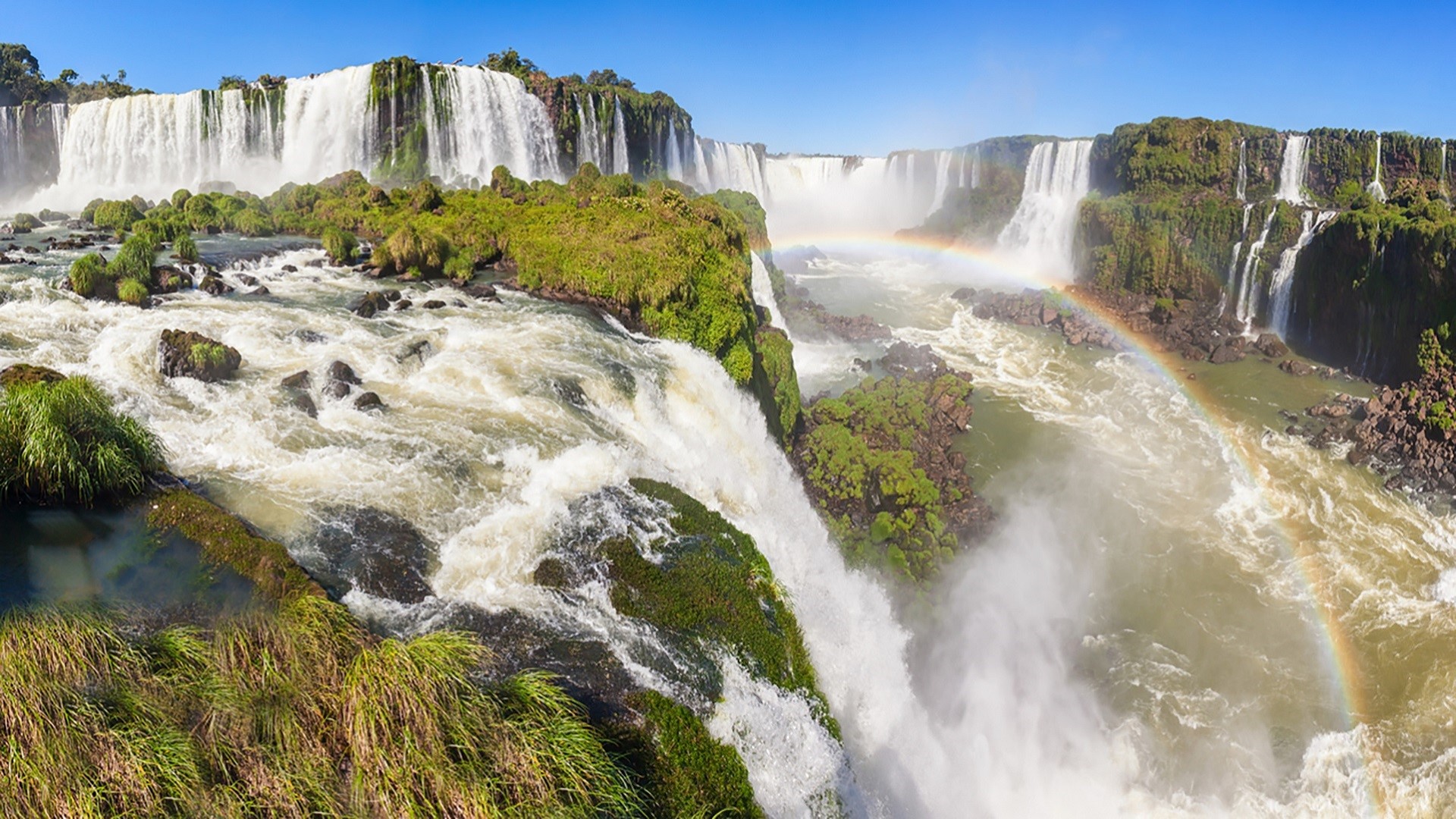 Iguaçu Falls (Cataratas del Iguazú) of Iguazu River on the border of Argentina and Brazil. Windows 10 Spotlight Image