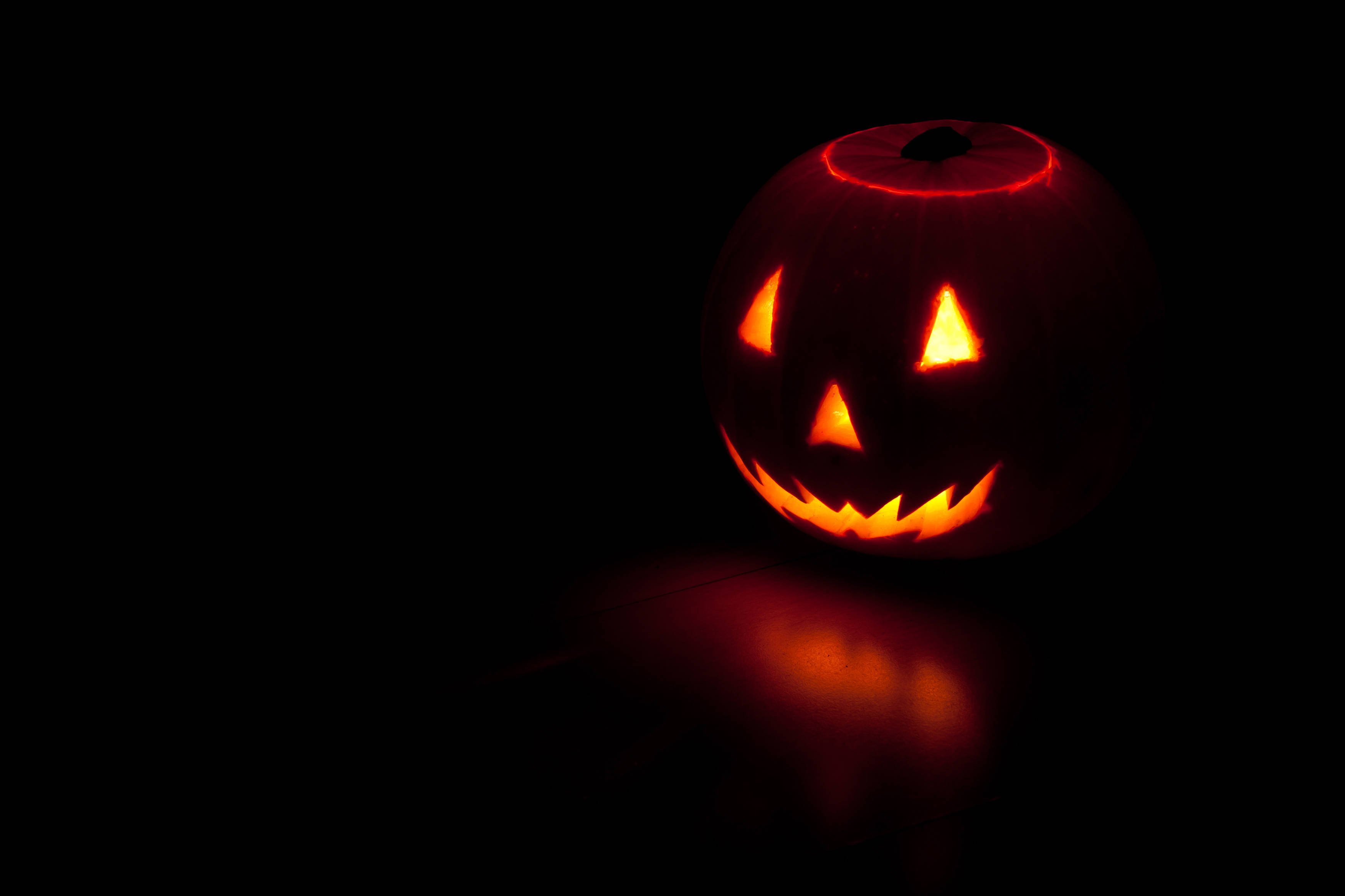 Download Smiling Pumpkin On Halloween Wallpaper