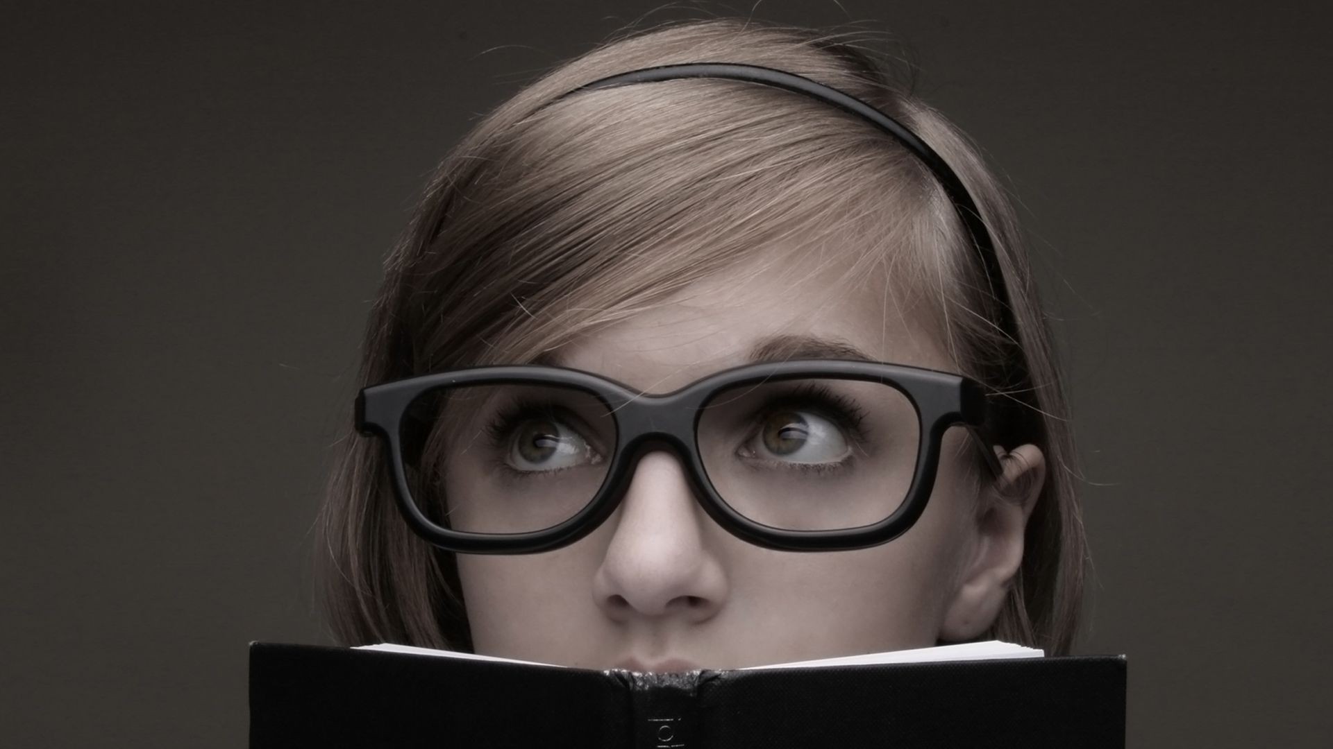 #model, #women with glasses, #looking up, #women, #books, #nerds, wallpaper Gallery HD Wallpaper