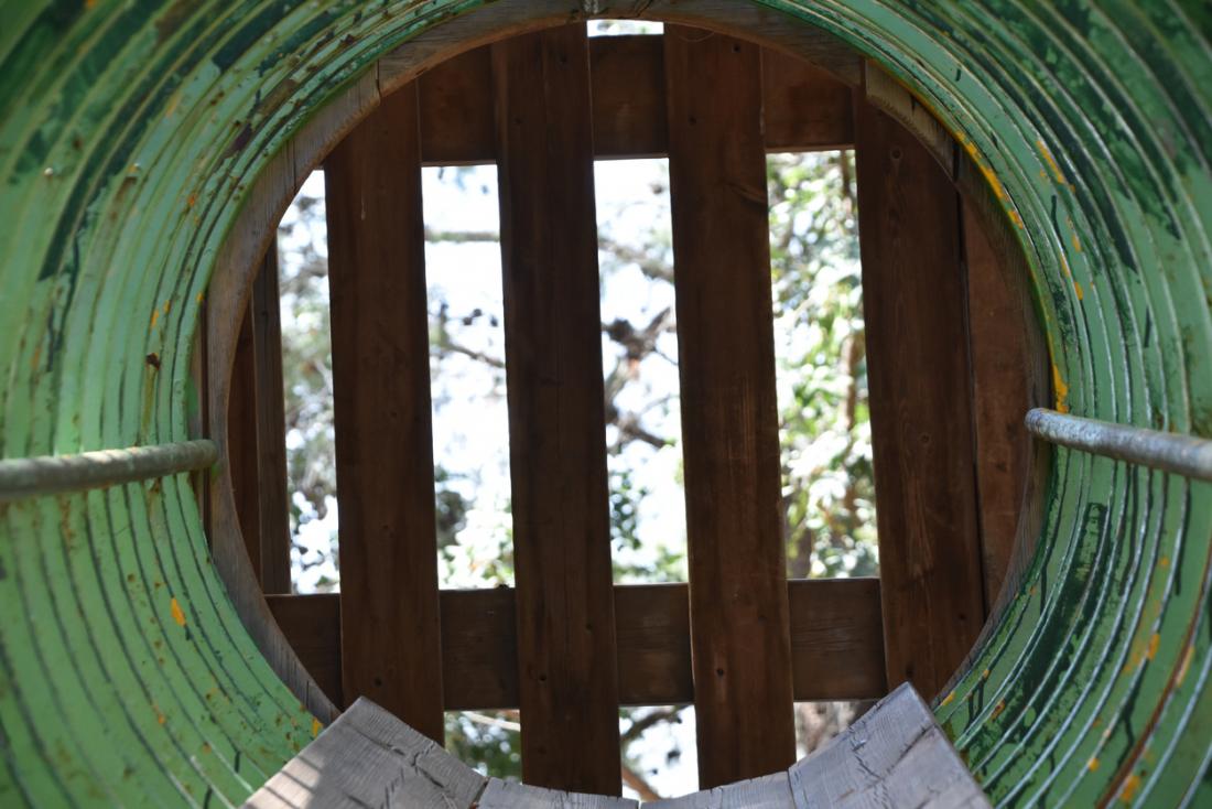 Claustrophobia: Causes, symptoms, and treatments