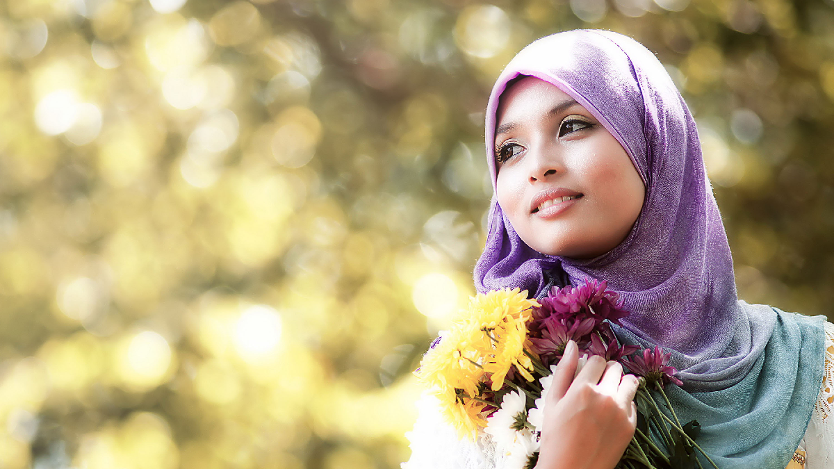 Hijab, Makeup, And Henna. What Are The Rules For Muslim Women In Make Up And Self