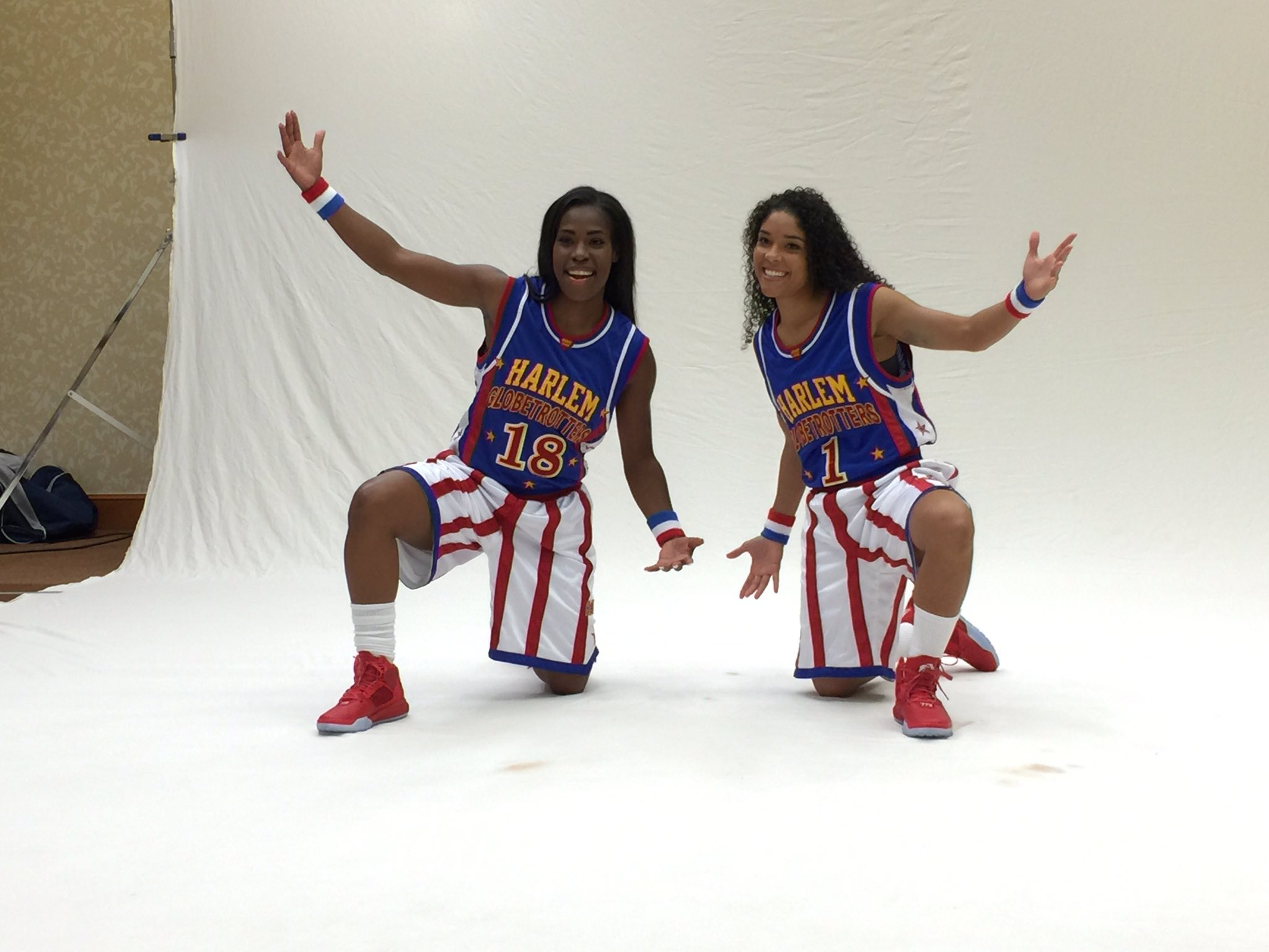 Uživatel Harlem Globetrotters na Twitteru: „TNT and Ace holding it down for the ladies!
