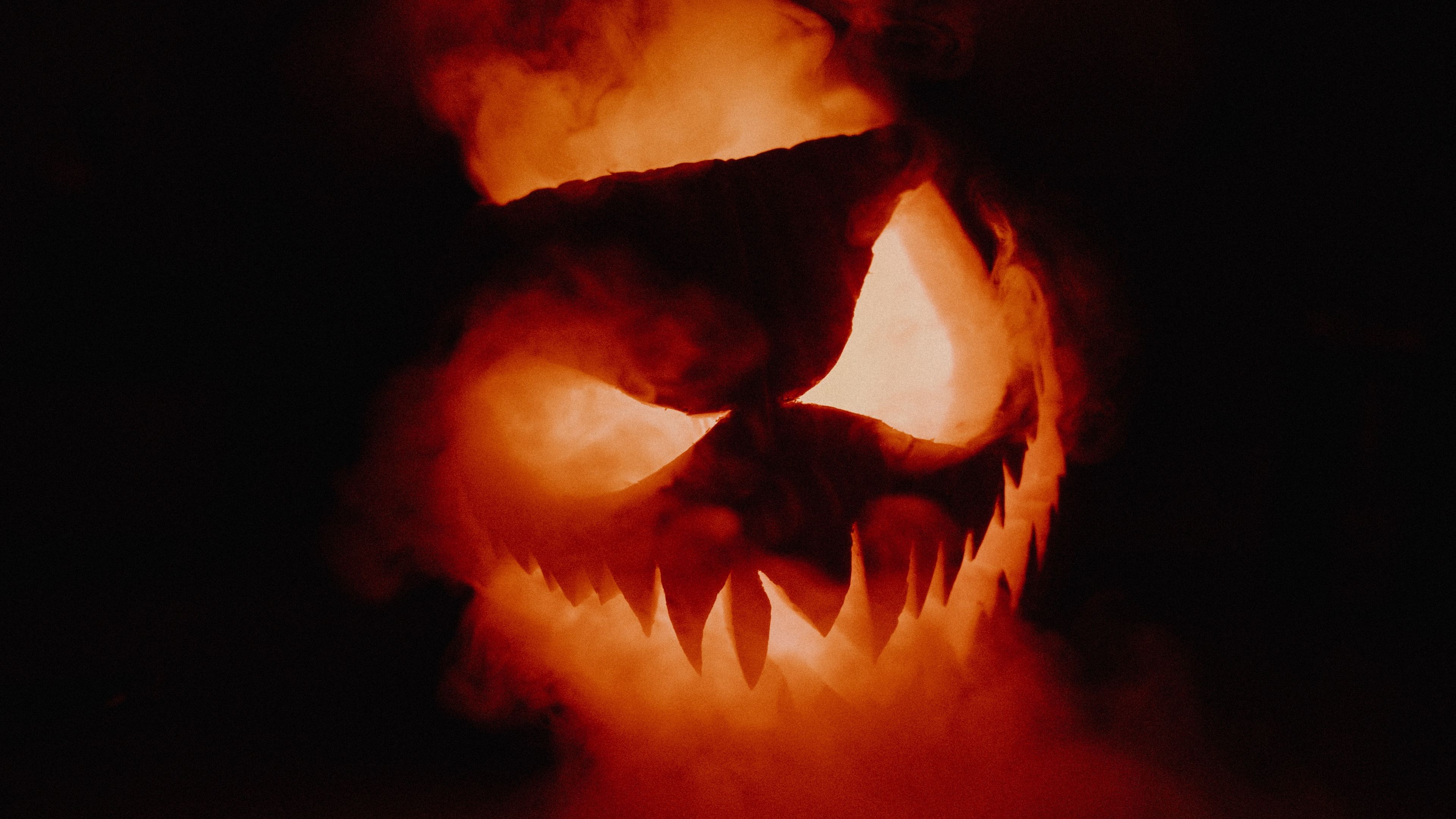 4K Haunted Halloween Wallpaper