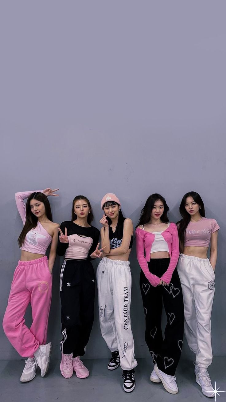 Itzy Sneakers Wallpapers Wallpaper Cave