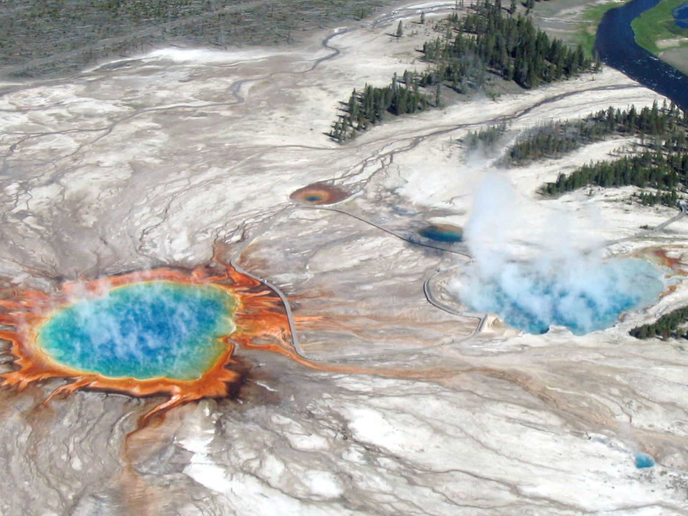What would happen if the Yellowstone supervolcano actually erupted?