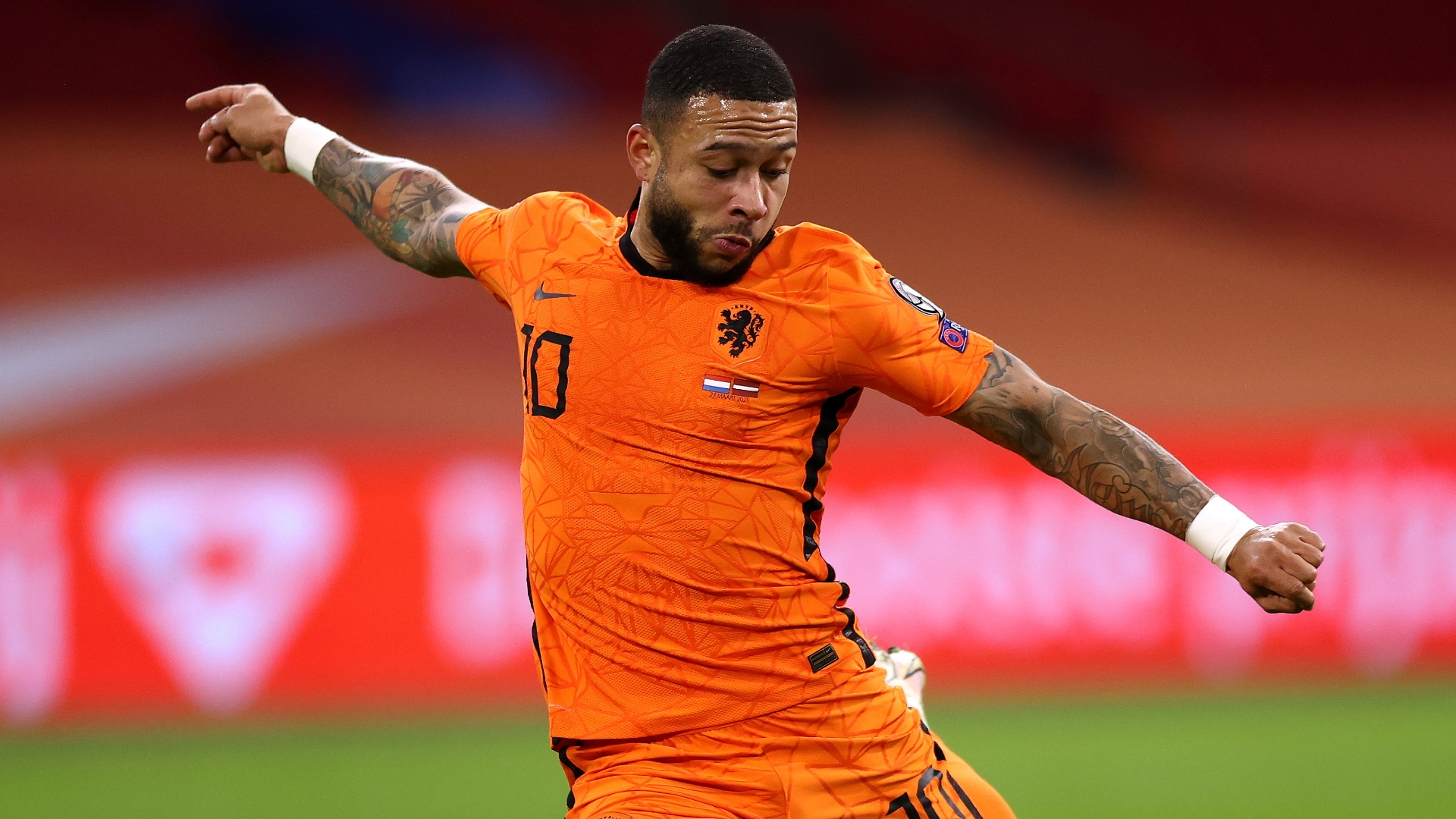 Memphis Depay to represent himself amid Barcelona transfer talk