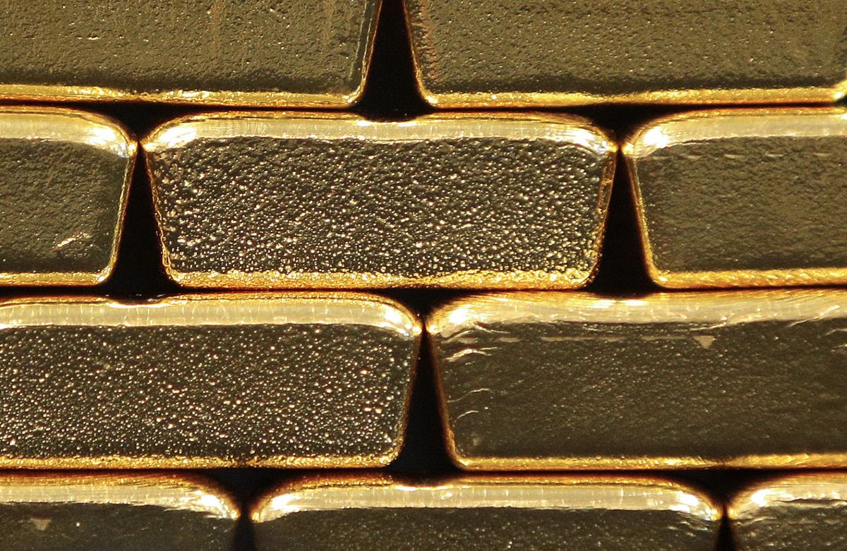 Safe Havens Shine as Spreading Virus Spurs Rush to Buy Gold