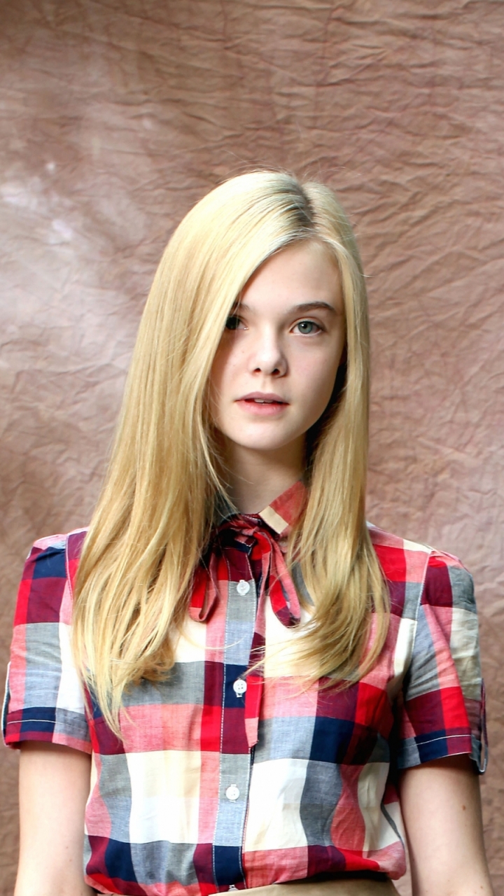 Elle Fanning Phone Wallpaper