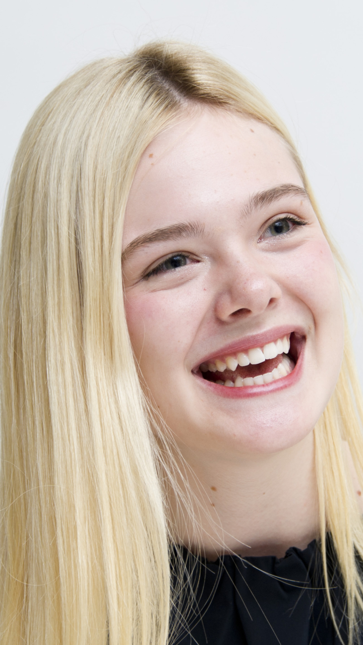Elle Fanning Phone Wallpaper