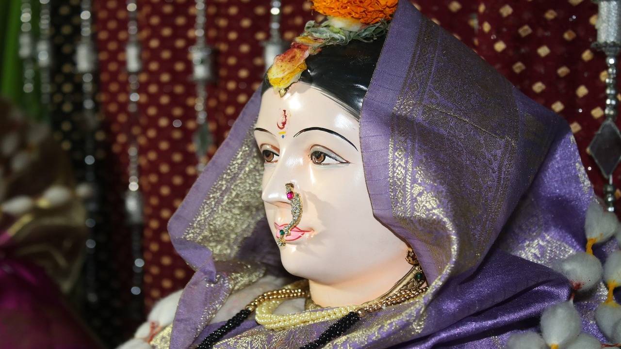 Observe Vaibhav Laxmi fast on Friday for prosperity of India