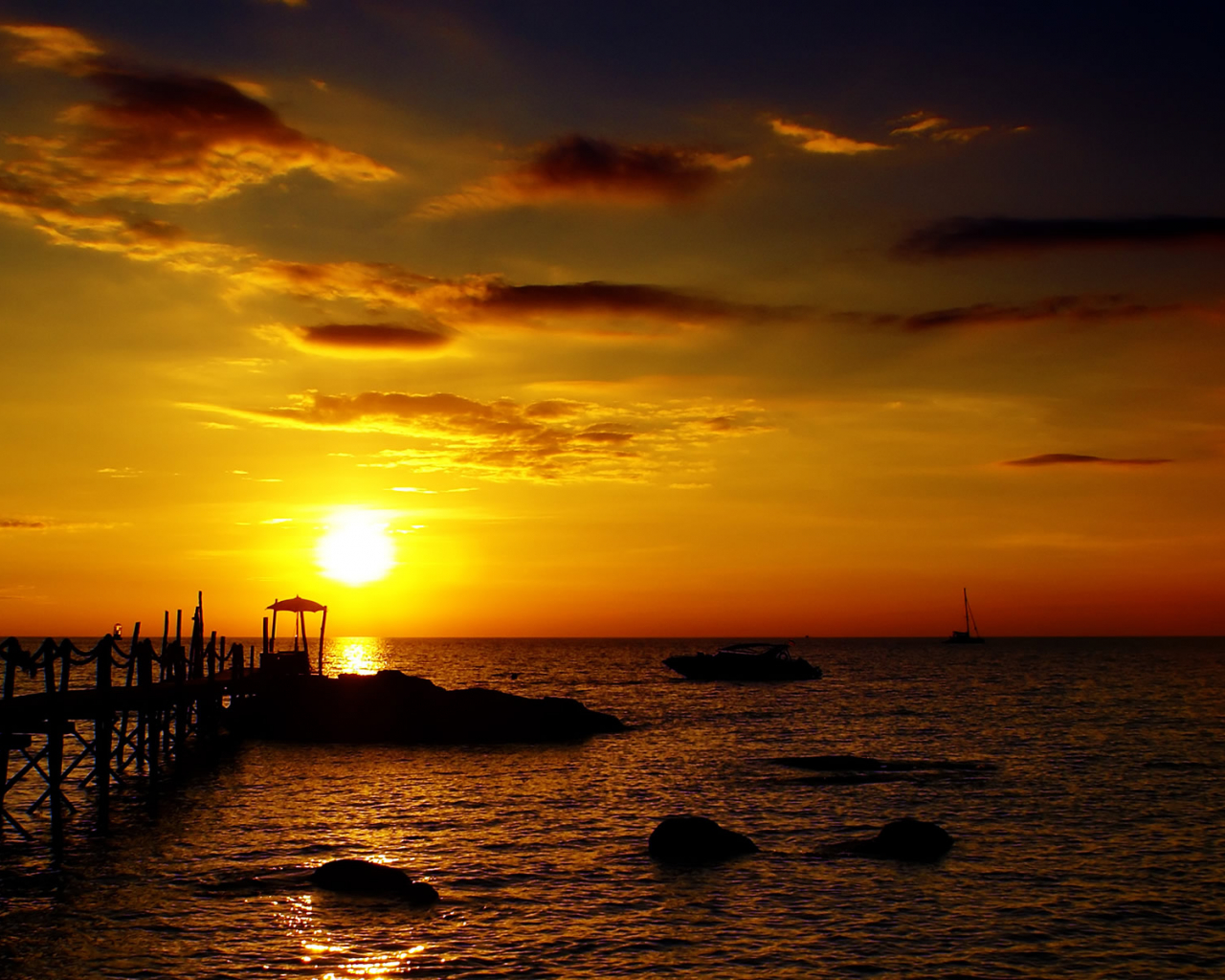 Free download Golden Sunset HD Wallpaper Theme Bin Customization HD Wallpaper [1920x1200] for your Desktop, Mobile & Tablet. Explore Sunset Wallpaper Free. Ocean Sunset Wallpaper, Sunset Background Wallpaper, Cool