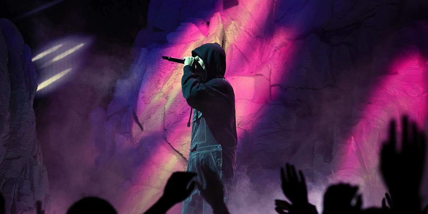 Justin Bieber returns to MTV VMAs stage for the first time since his emotional 2015 performance