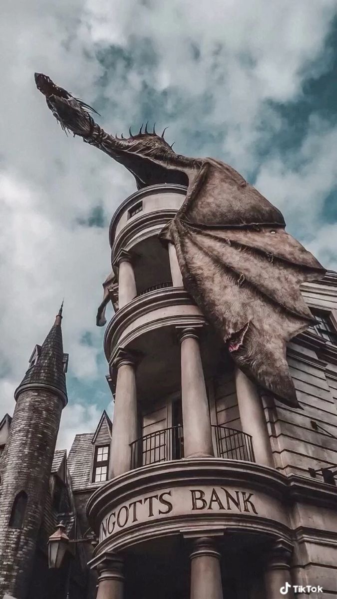 gringotts wizarding bank teehee. Fondos de pantalla arquitectura, Castillo de harry potter, Pintura de harry potter