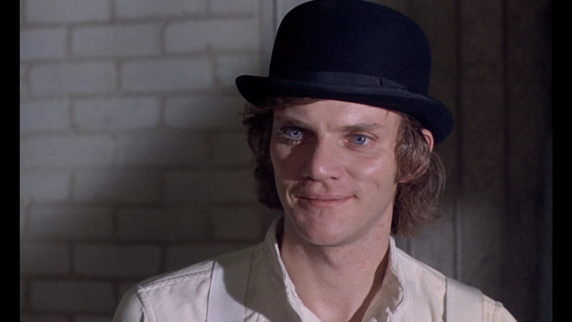 In A Clockwork Orange, despite Alex DeLarge's name he is not incredibly tall compared with other people