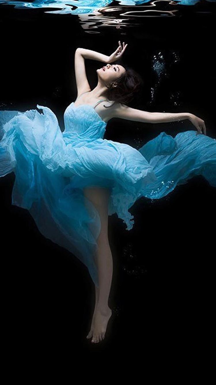 Dance Undersea Beauty iPhone 8 Wallpaper Free Download
