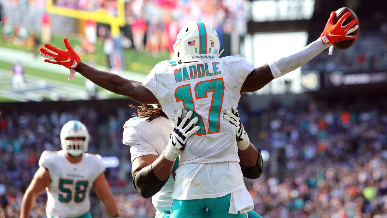 Jaylen Waddle Background - iXpap  Miami dolphins wallpaper, Miami dolphins,  Dolphins