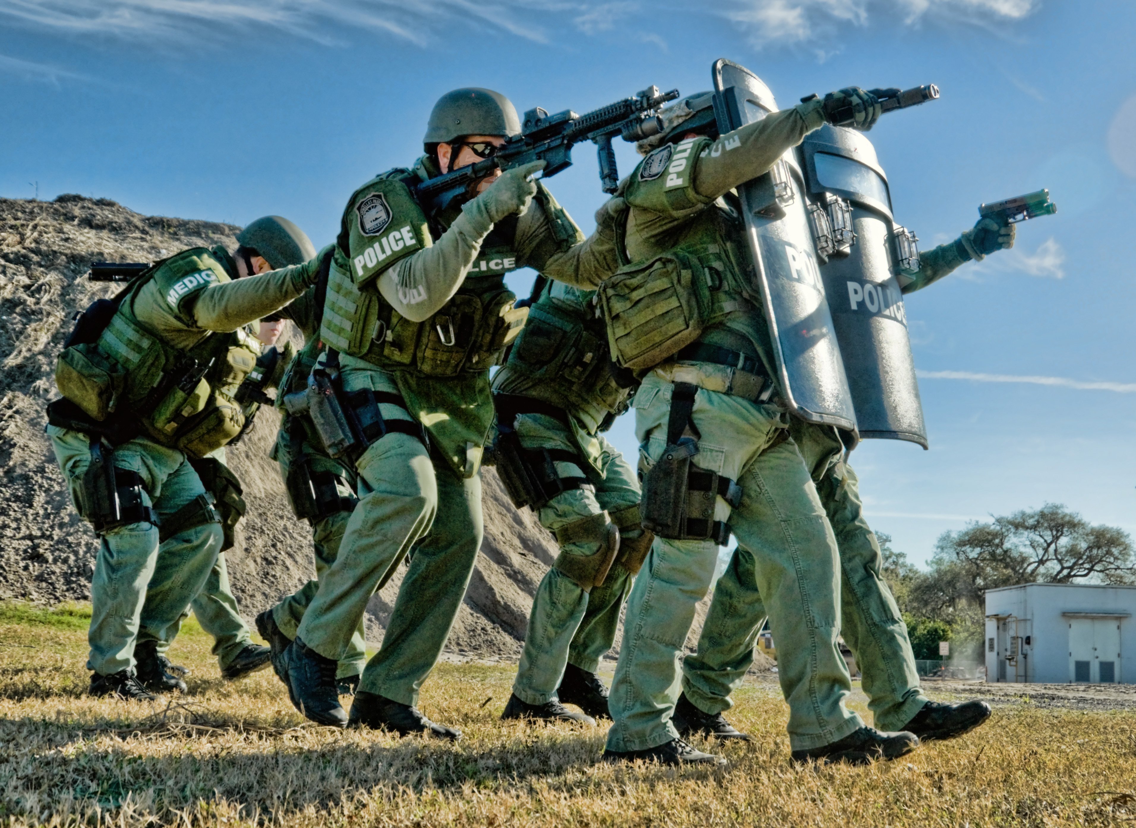 SWAT TEAM police crime emergency weapon gun wallpaperx2788