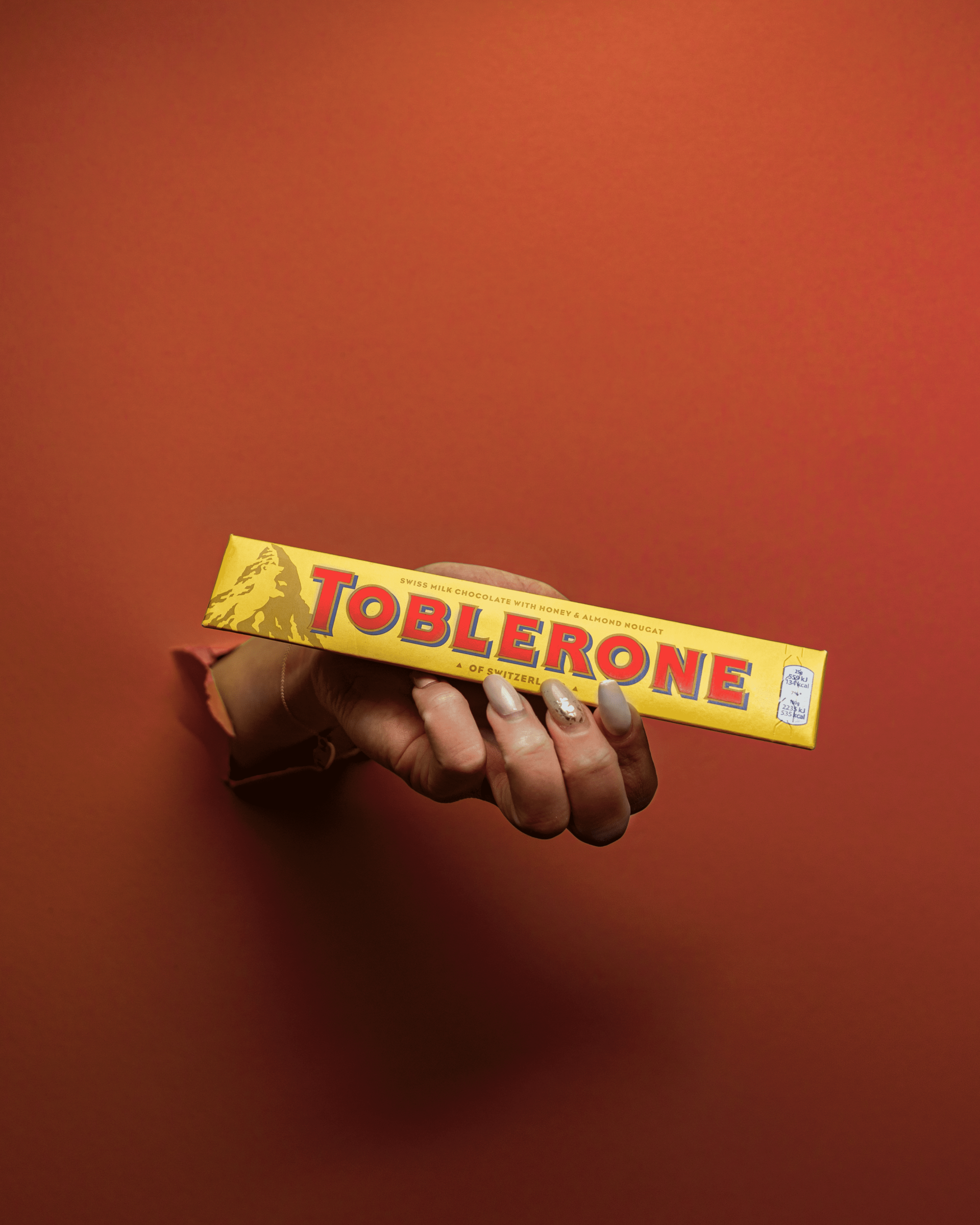 Alanija Chocolate Toblerone Switzerland Wallpaper:1920x2400
