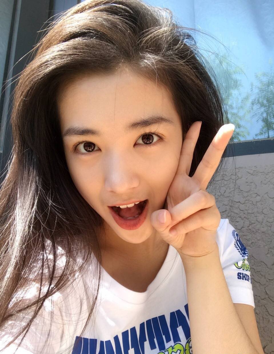 苍兰诀 brainrot luwa, 1997 central academy of drama, class of 2015. debuted in a movie in 2016 and gained a little public recognition after her cameo role in sand