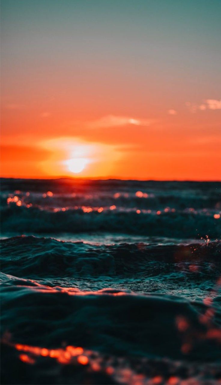 Beautiful iPhone wallpaper , Beautiful sea iPhone wallpaper, head to the beach iPhone wallpaper, Evening sky iph. Por do sol, Imagens tumbrl, Fotos de paisagem
