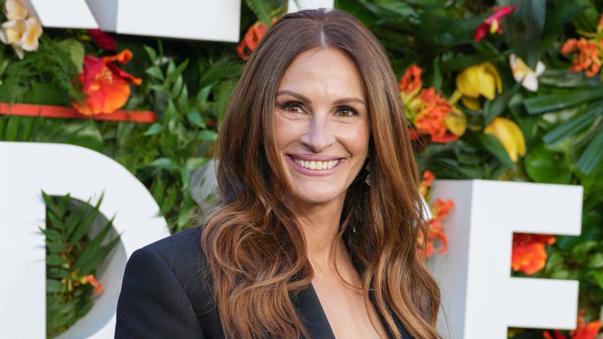 Julia Roberts' 'Ticket to Paradise' Premiere Dress Honors Family
