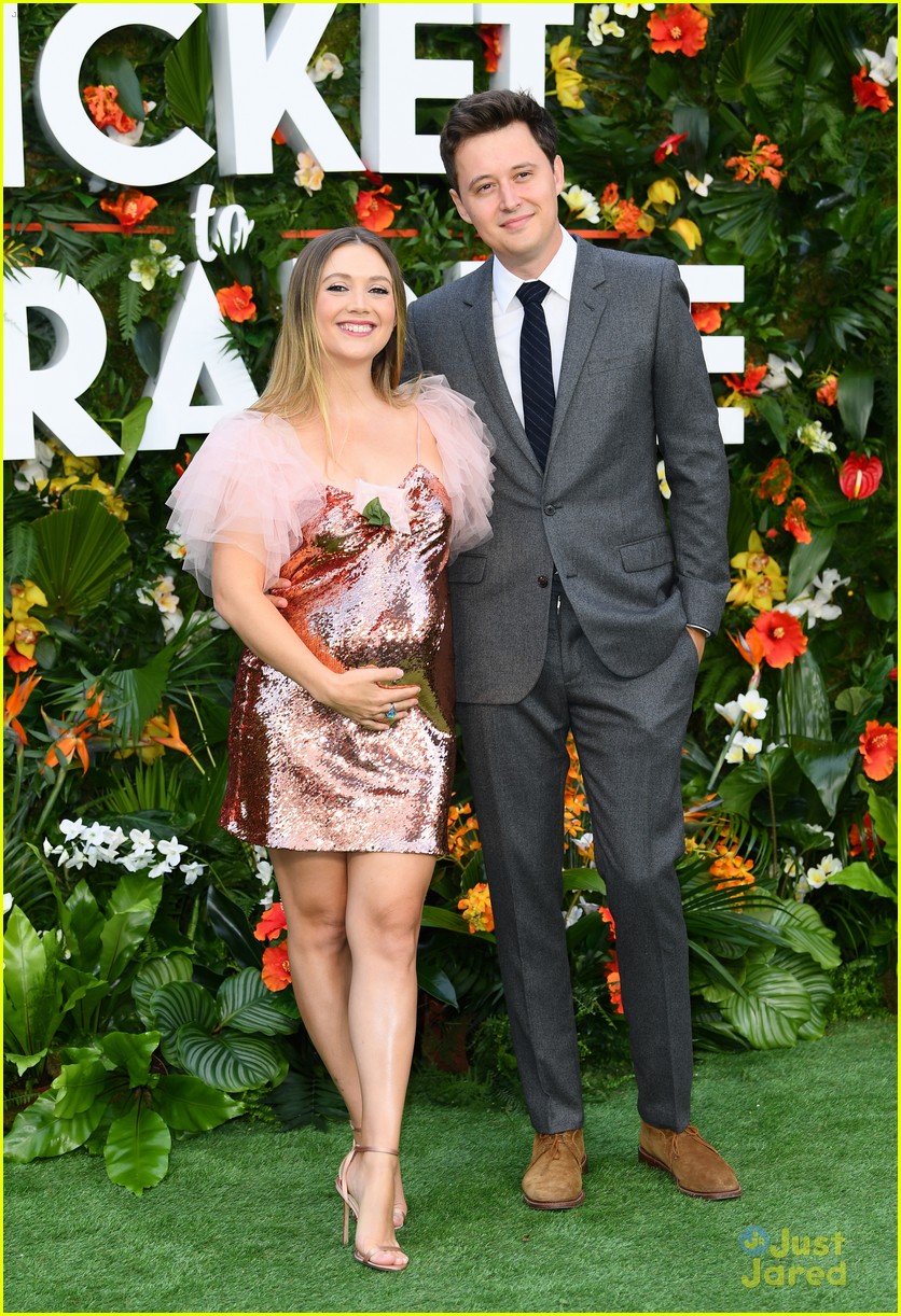 Kaitlyn Dever, Maxime Bouttier & More Premiere 'Ticket to Paradise' In London: Photo 1356297. Austen Rydell, Billie Lourd, George Clooney, Julia Roberts, Kaitlyn Dever, Lucas Bravo, Maxime Bouttier, Nico Parker, Pregnant