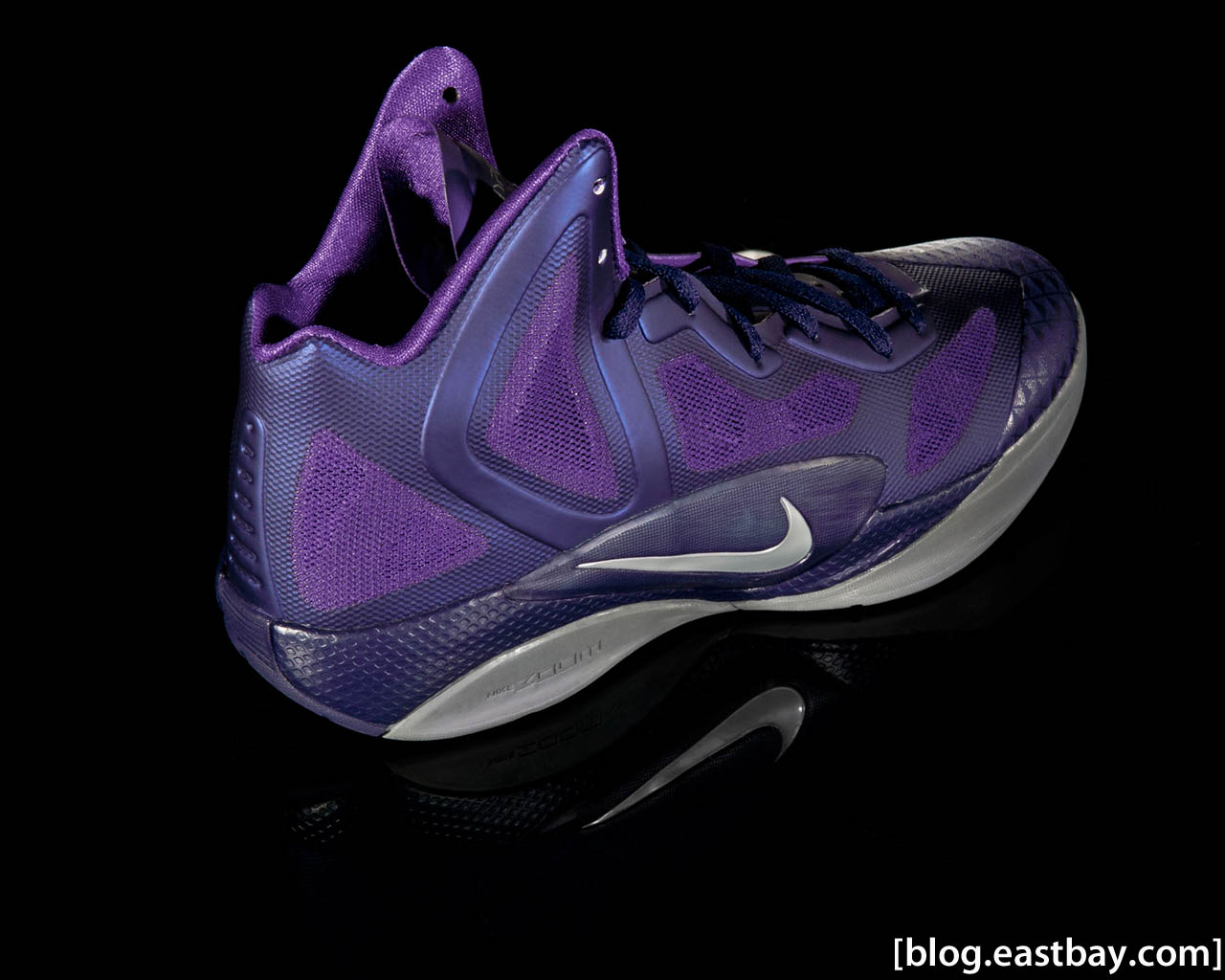 Wallpaper: Nike Zoom Hyperfuse 2011 Supreme Club Purple
