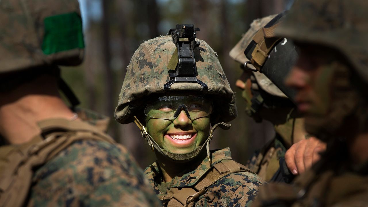 Powerful Photo Of Military Women Serving Their Country