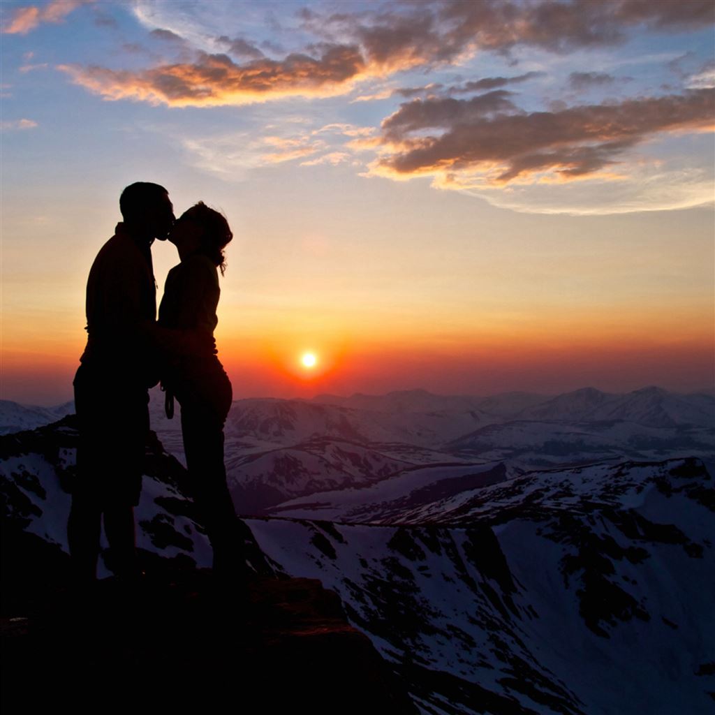 Romantic Sunset Mountain Kiss Lovers iPad Air Wallpaper Free Download