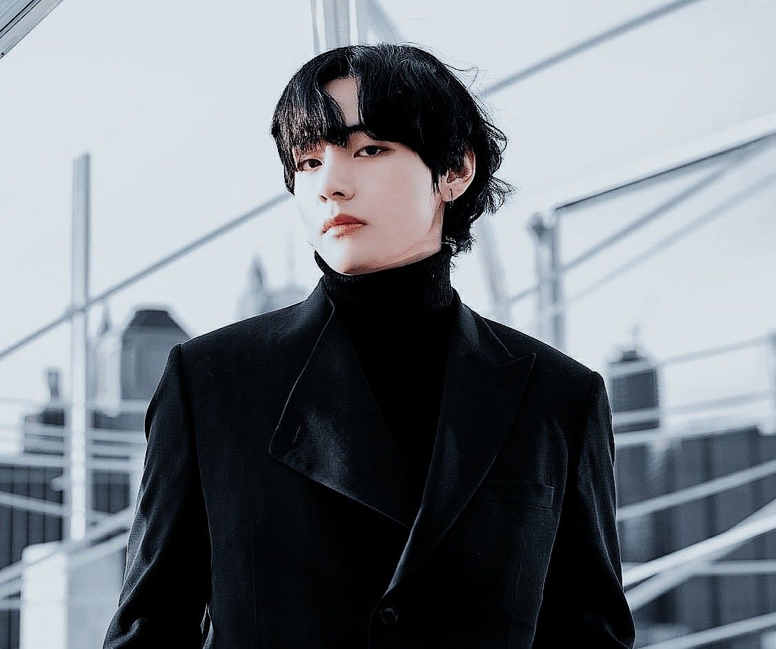 Dress All Black With BTS V: These Killer Looks Of Him Are Super Cool & Sassy, Check Out