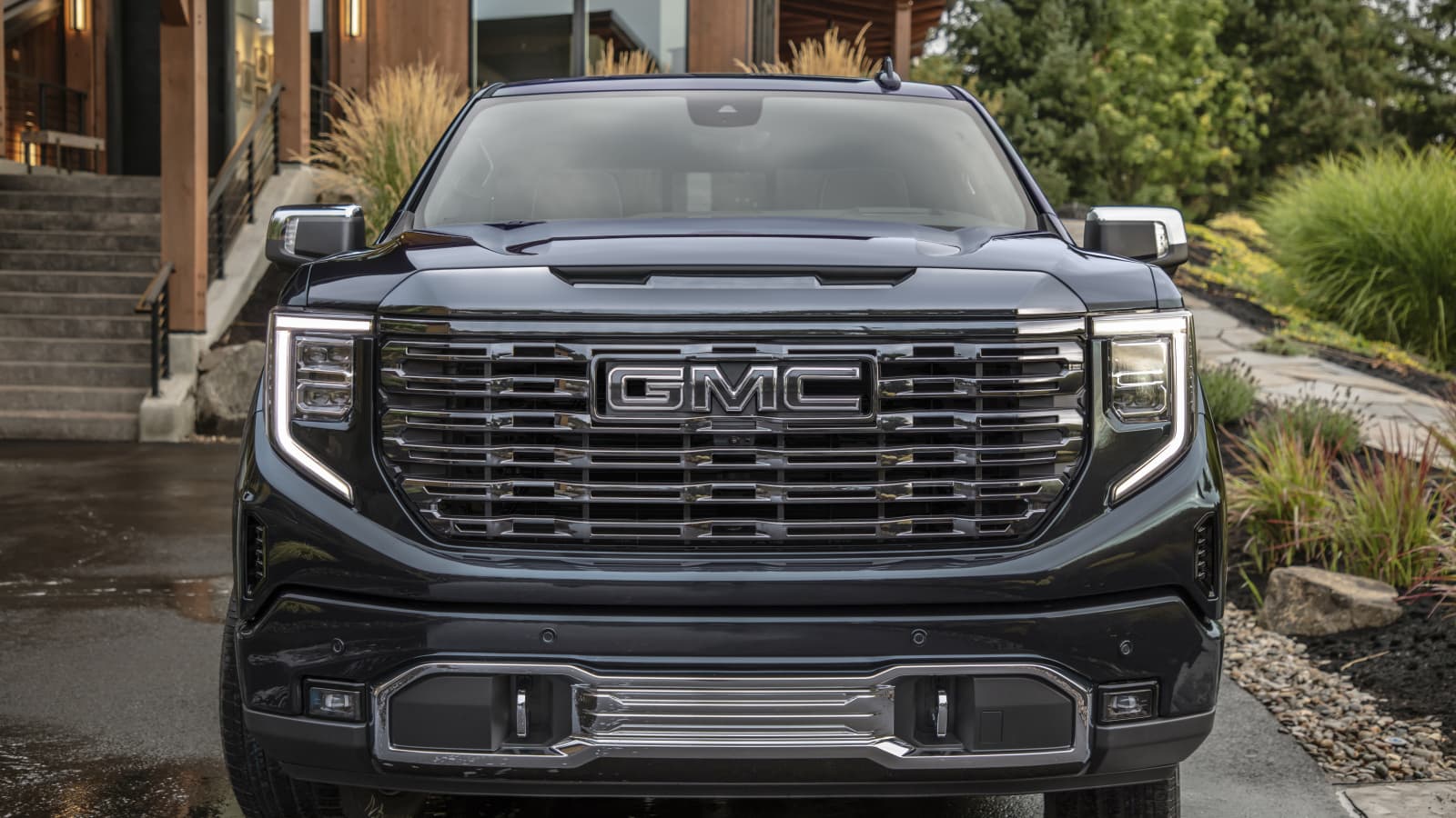 General Motors Unveils New High End GMC Sierra Denali And AT4X Pickups